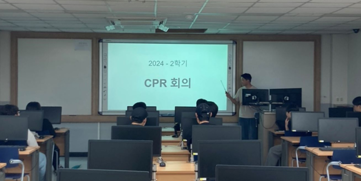 저희 CPR은 정보통신공학과 전공 동아리로, 모바일통신과정과 정보시스템·보안과정 전공을 배우는 학우들이 모여 전공지식을 심화하고 프로젝트 및 작품 개발 활동을 수행하고 있습니다. 최근에는 아두이노, 라즈베리파이 등의 OSHW를 활용한 IoT 기술 분야를 주제로 동양미래 EXPO에 출전하고 있으며, 학우들 간의 친목에도 많은 노력을 기울이고 있습니다.