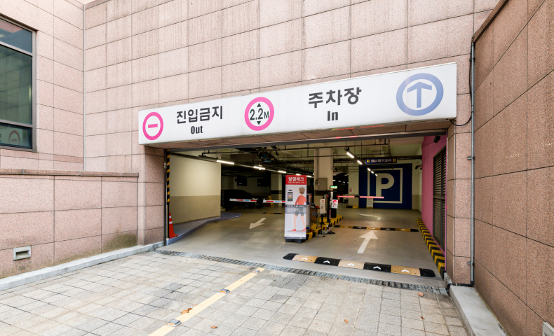 동양미래대학교 주차장 입구