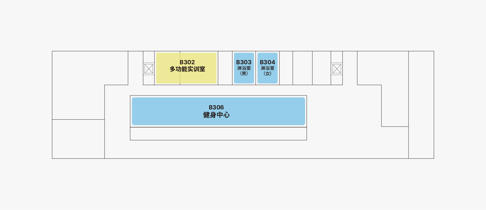 지하층에는 B302호 다목적 실습실, B303호 남자 샤워실, B304호 여자 샤워실, B306호 피트니스 센터가 있으며, 양쪽 끝에 계단이 배치되어 있습니다.